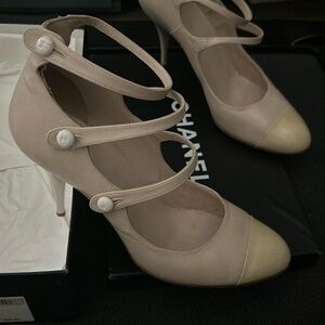 Vintage Chanel Lt Beige Pumps